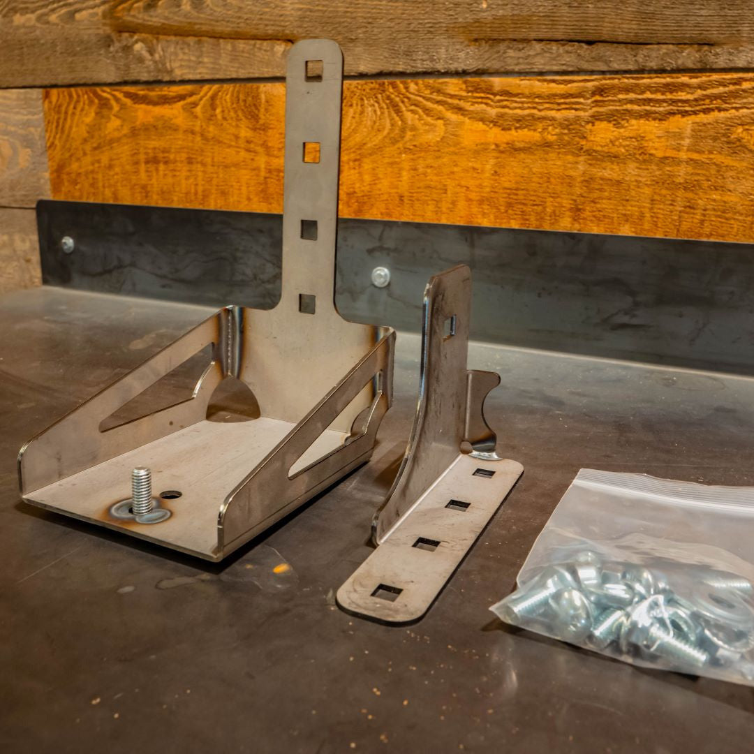 What comes in the C4 High Lift Jack mount kit – two brackets and all necessary mounting hardware.