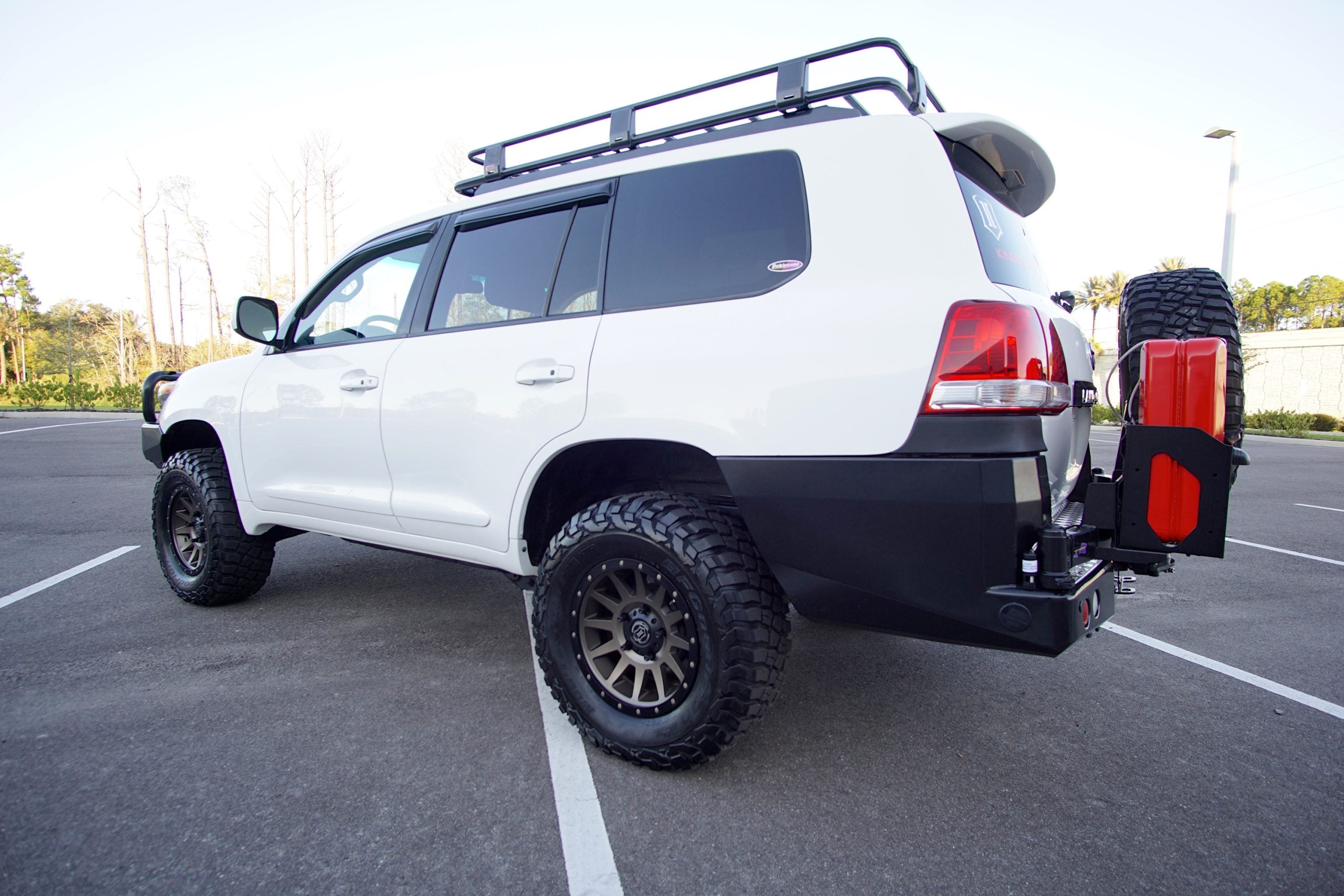 Dobinsons Rear Bumper With Swing Outs for Toyota Landcruiser 200 Series 2008 to 2019 (BW80-4105)