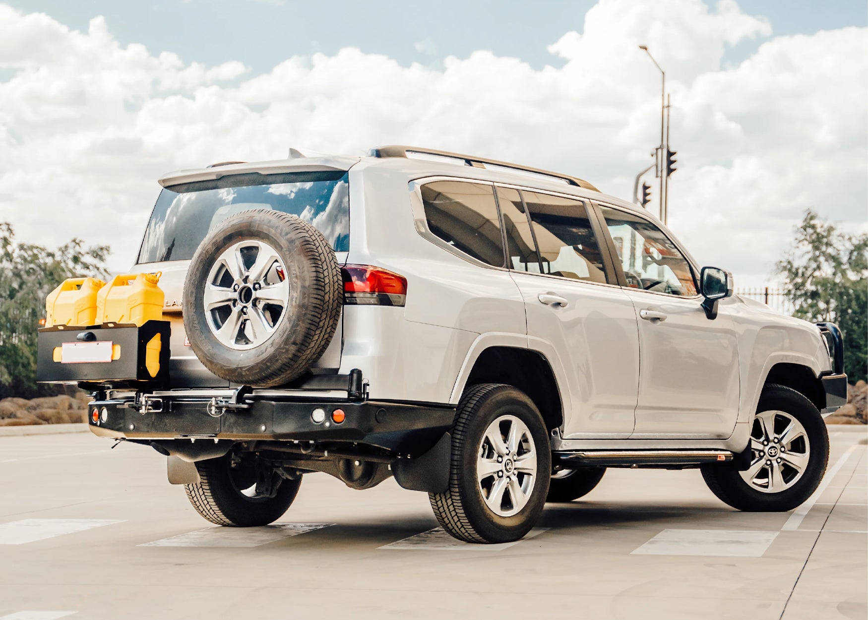 DOBINSONS REAR BAR LC 300 SERIES WITH JERRY CAN HOLDER AND SINGLE TIRE CARRIER (BW80-4145)